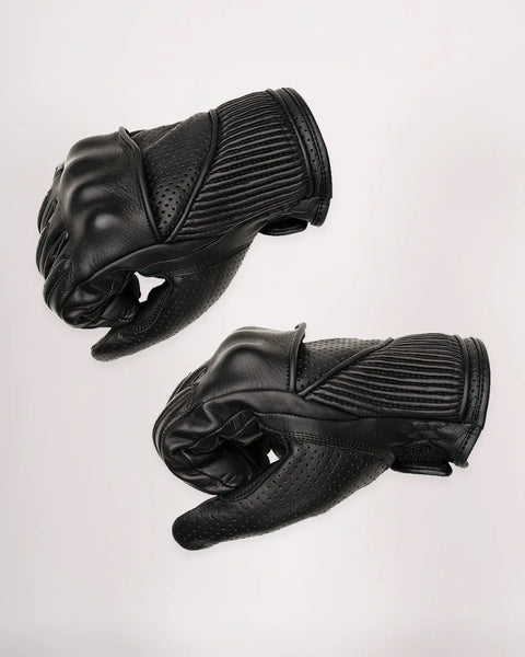 Goldtop Viceroy Gloves - Black studio image showing ergonomics 